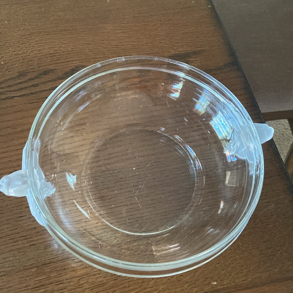 Retro glass bowl, 8 “ across and 2.3/4 “ high - Picture 3 of 3